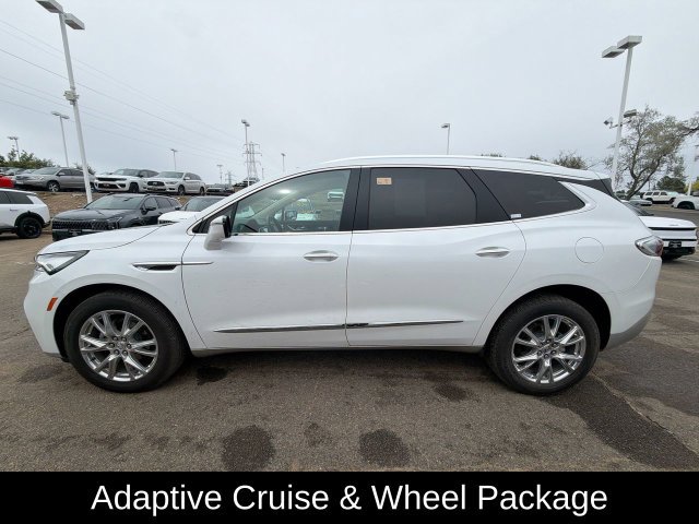 Used 2024 Buick Enclave Premium AWD/4WD image 3