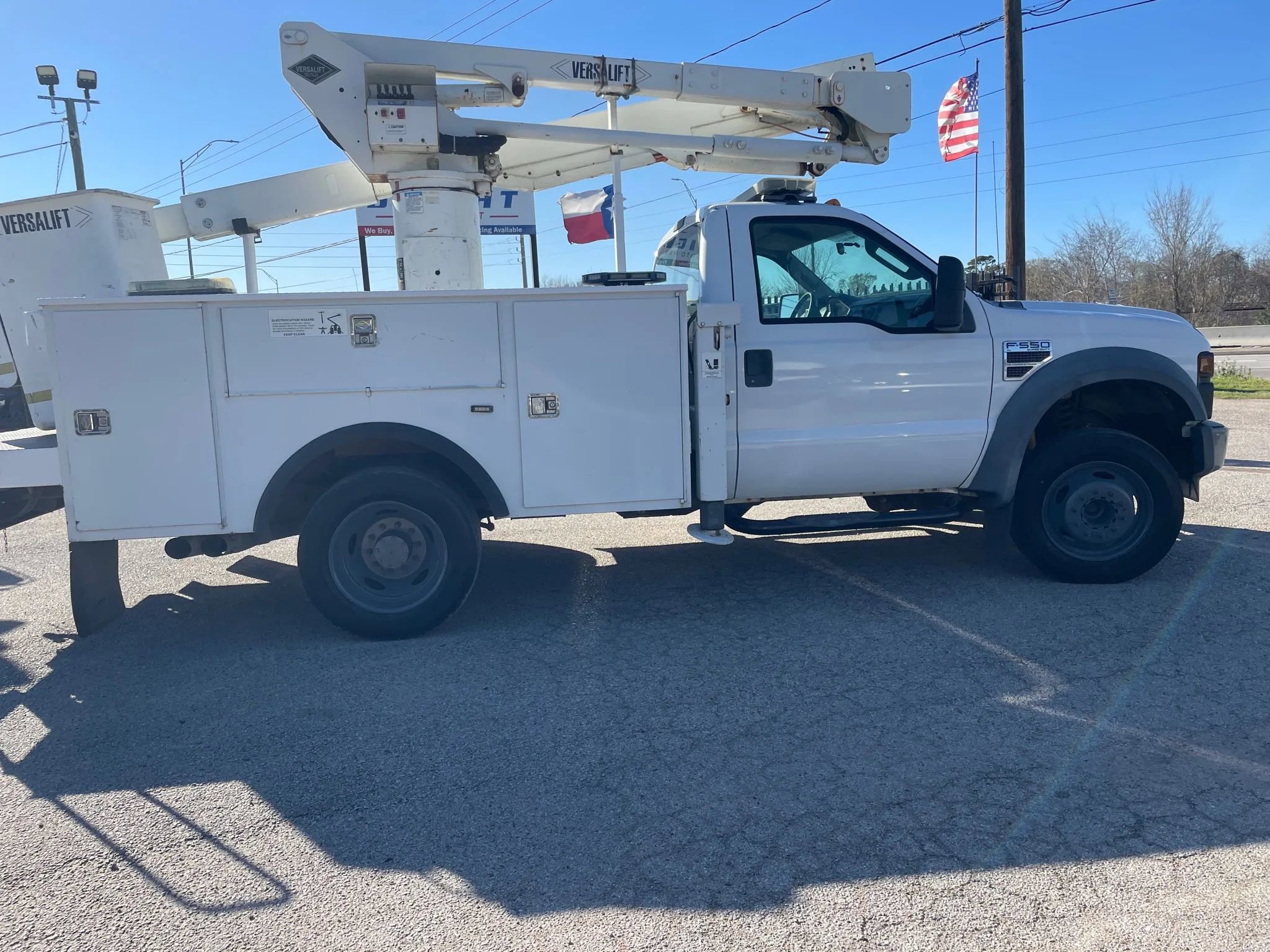 Used 2008 Ford F550 2WD Regular Cab Super Duty image 3