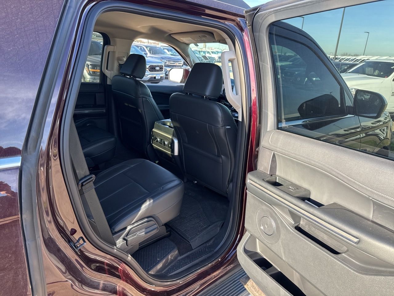 Used 2023 Ford Expedition XLT image 12