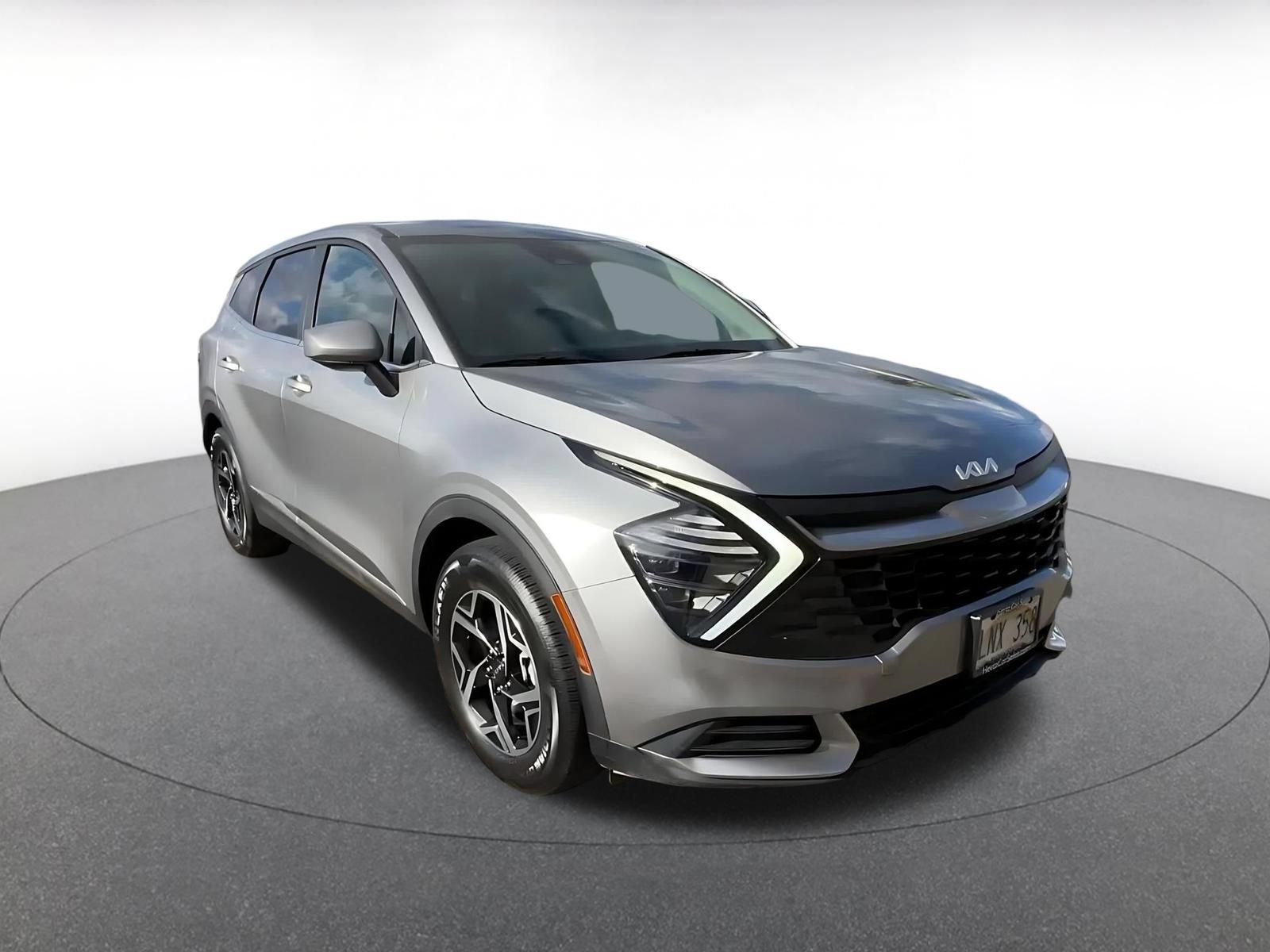 Used 2025 Kia Sportage LX FWD image 3