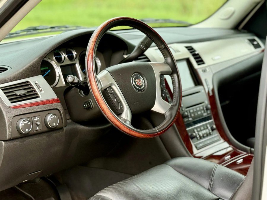 Used 2009 Cadillac Escalade Hybrid image 32