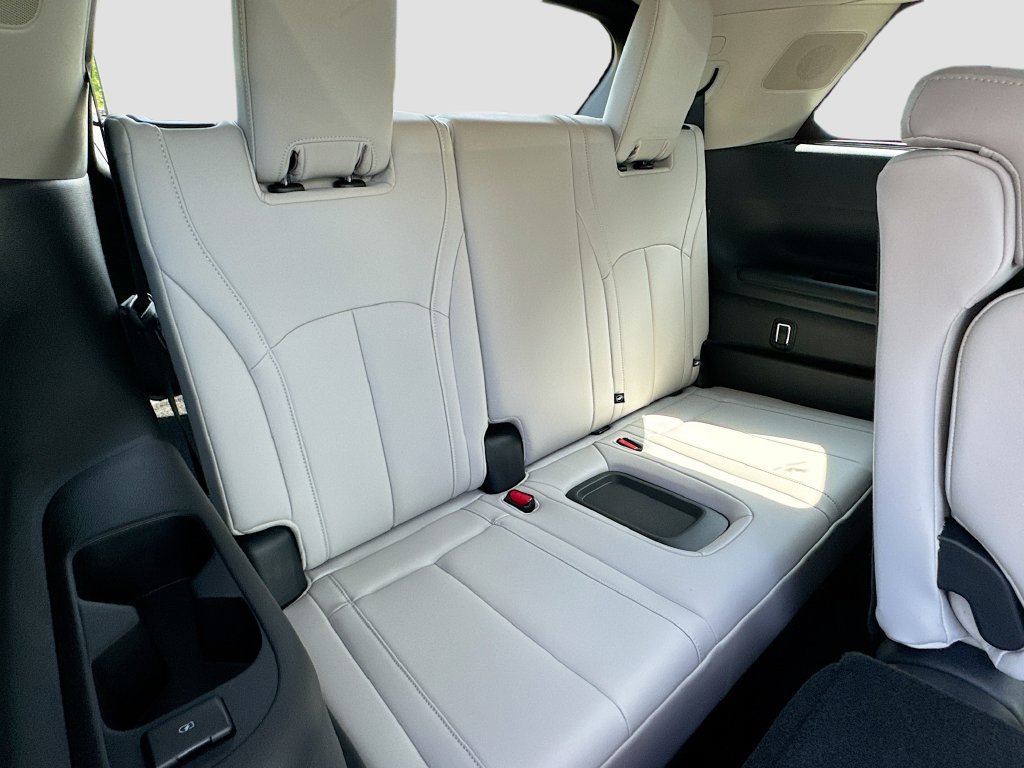 Used 2027 INFINITI QX60 Pure w/ Cargo Package FWD image 29