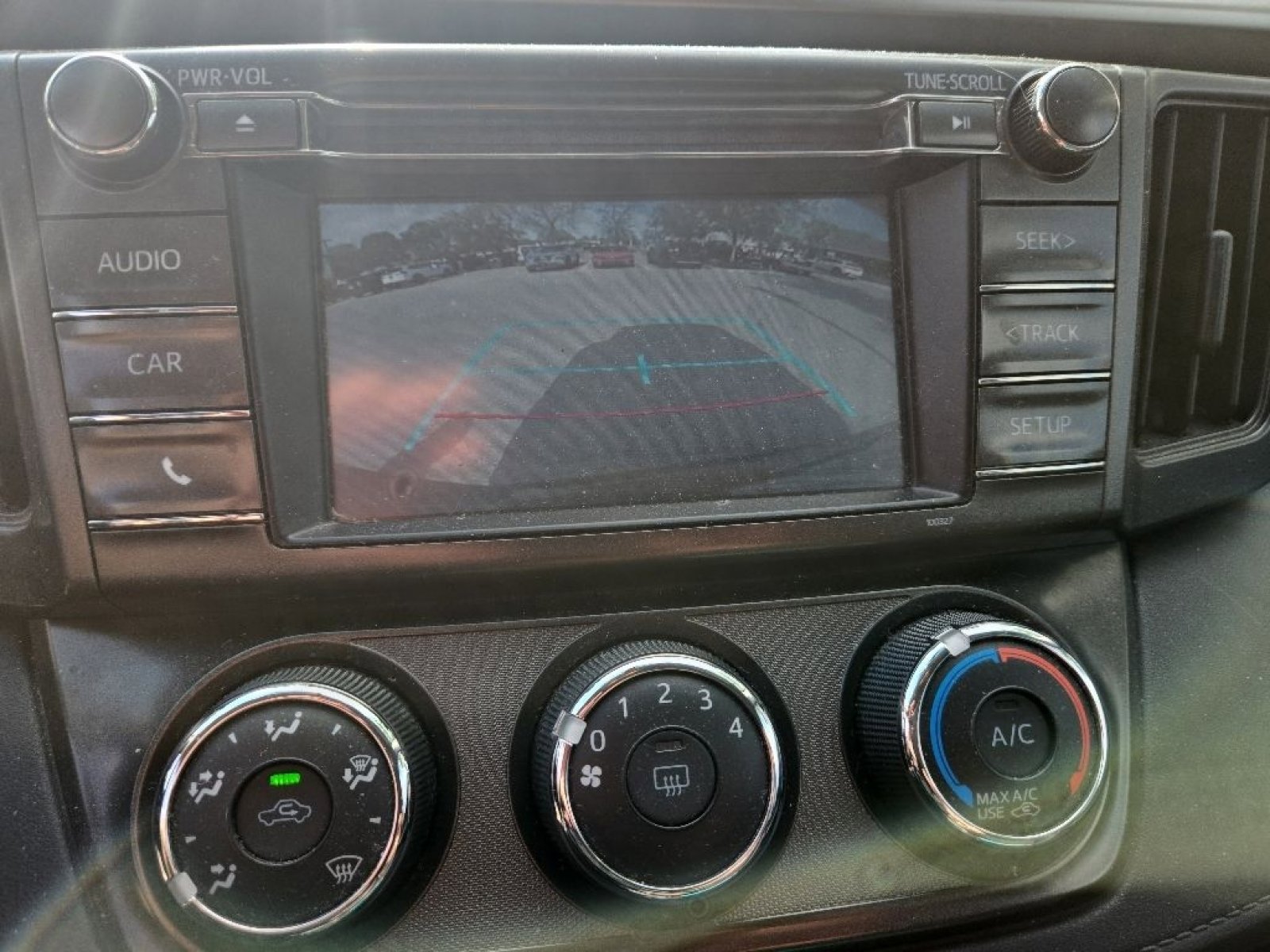 Used 2015 Toyota RAV4 LE AWD/4WD image 19