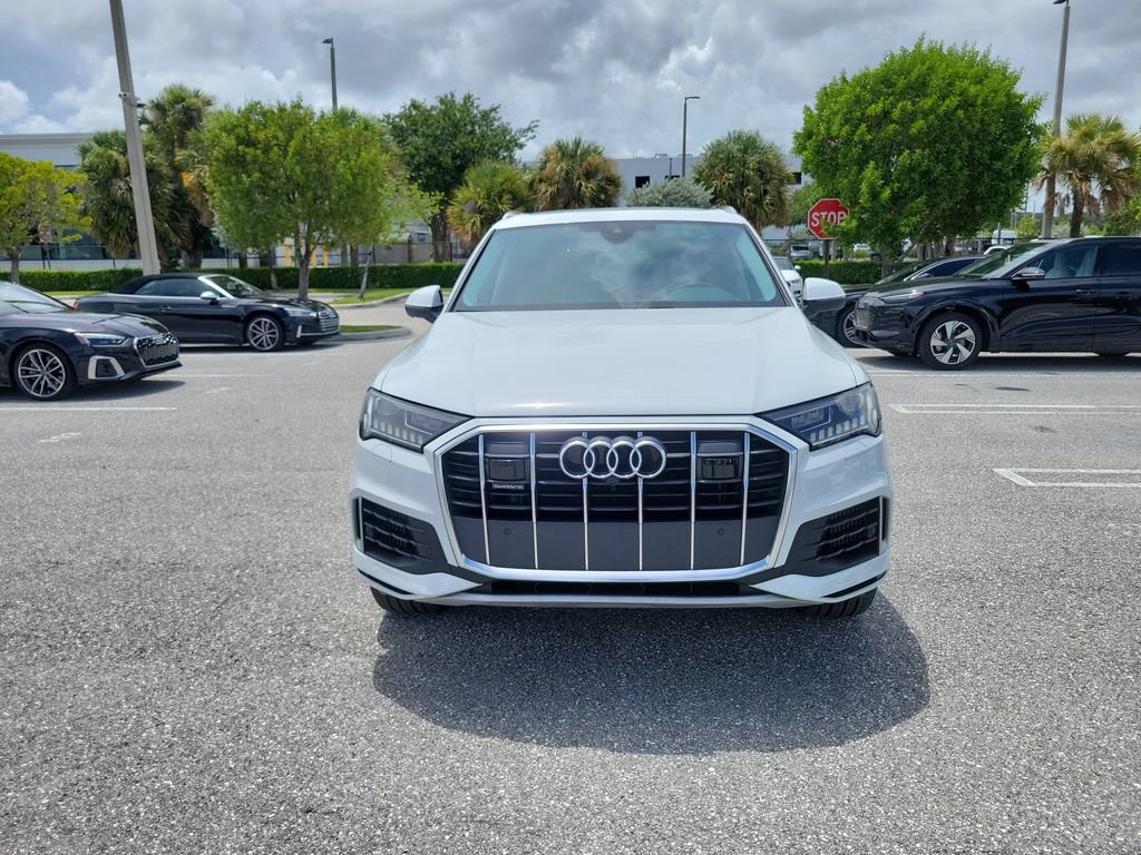Used 2023 Audi Q7 3.0T Premium w/ Convenience Package AWD/4WD image 2
