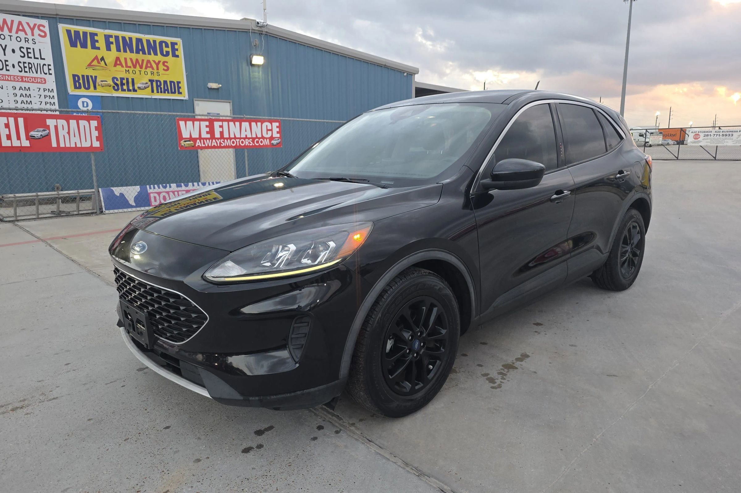 Used 2020 Ford Escape SE image 3