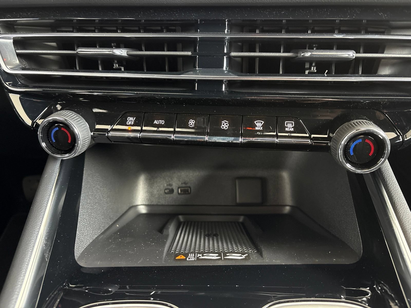 New 2027 Chevrolet Traverse LT w/ Sun and Wheel Package FWD image 28