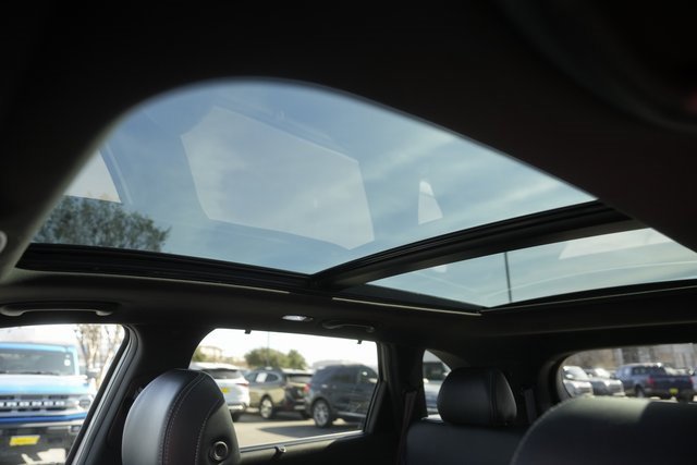 Used 2017 Kia Sorento SX image 11