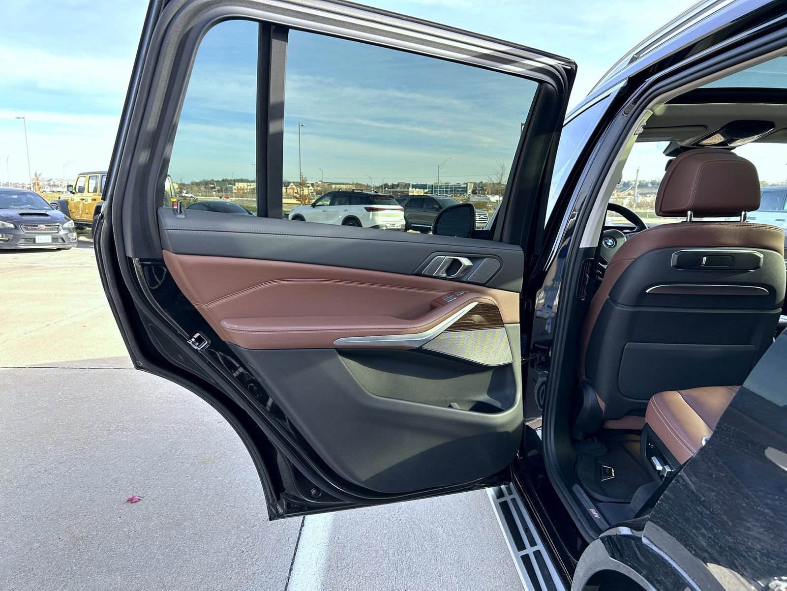 Used 2023 BMW X7 xDrive40i w/ Executive Package image 21