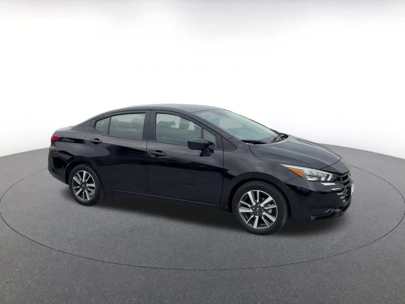 Used 2025 Nissan Versa SV FWD image 2