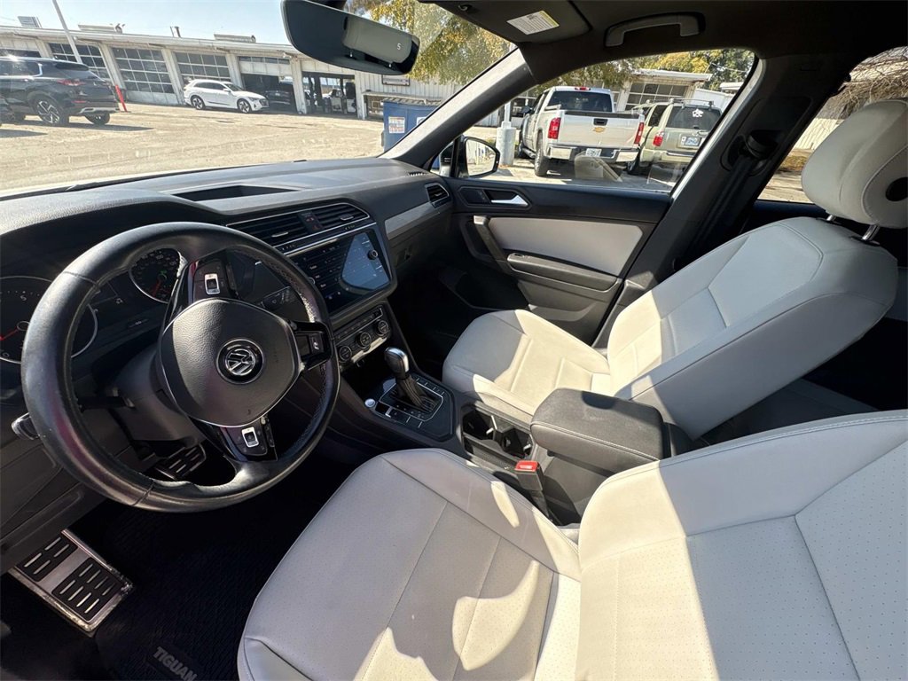 Used 2021 Volkswagen Tiguan SE R-Line image 10