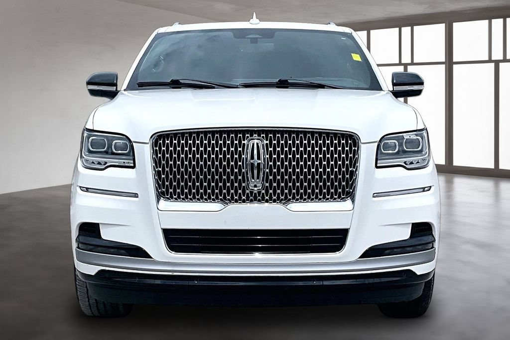 Used 2022 Lincoln Navigator Reserve AWD/4WD image 2