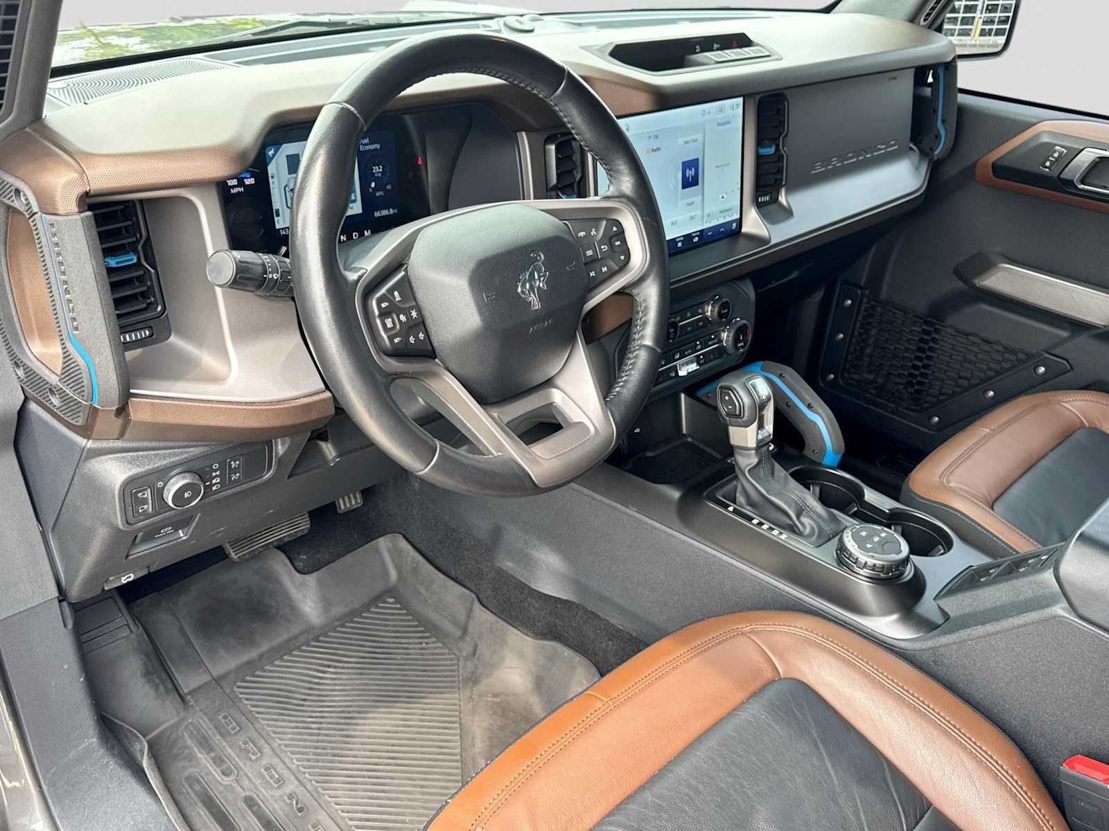 Used 2022 Ford Bronco Outer Banks AWD/4WD image 2