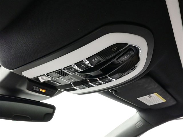 Used 2025 Porsche Macan image 11