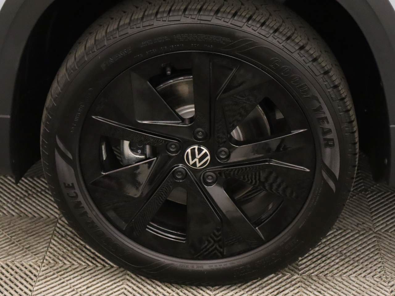 New 2026 Volkswagen Taos SE FWD image 6