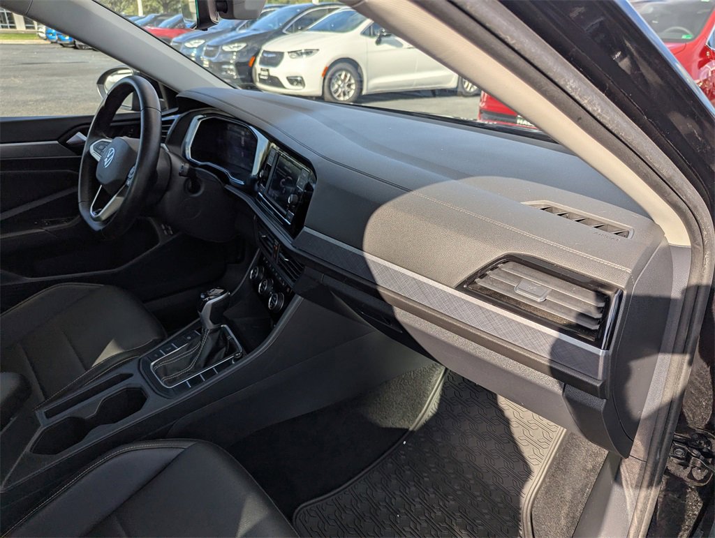 Used 2023 Volkswagen Jetta SE image 17