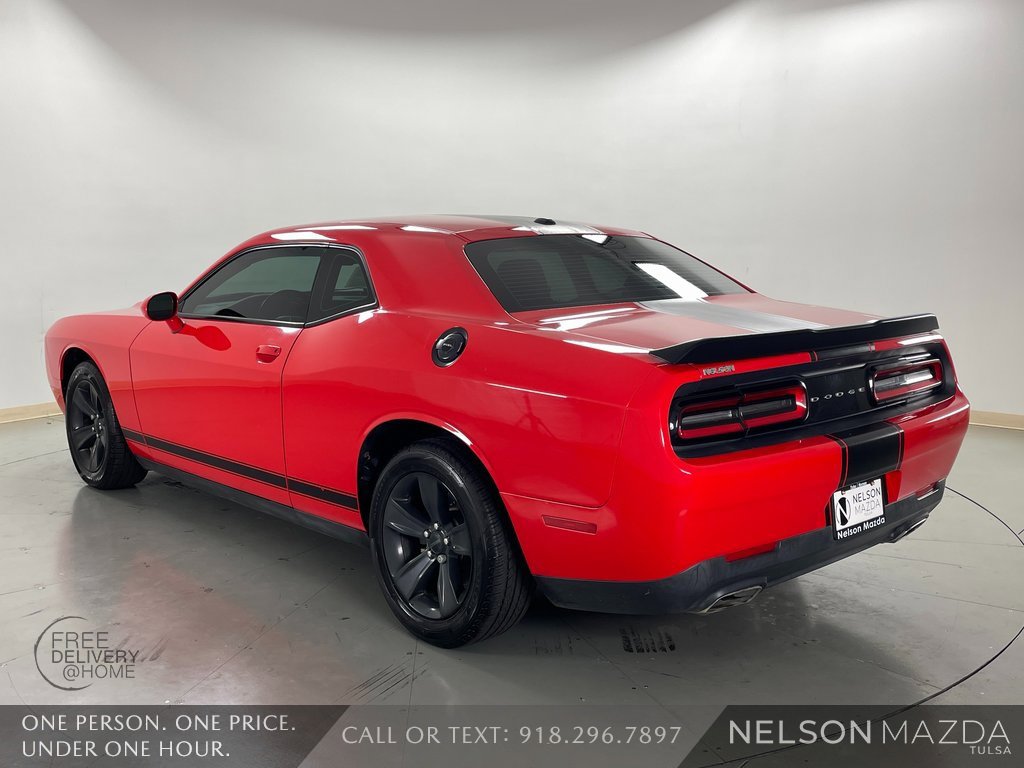 Used 2015 Dodge Challenger SXT image 8