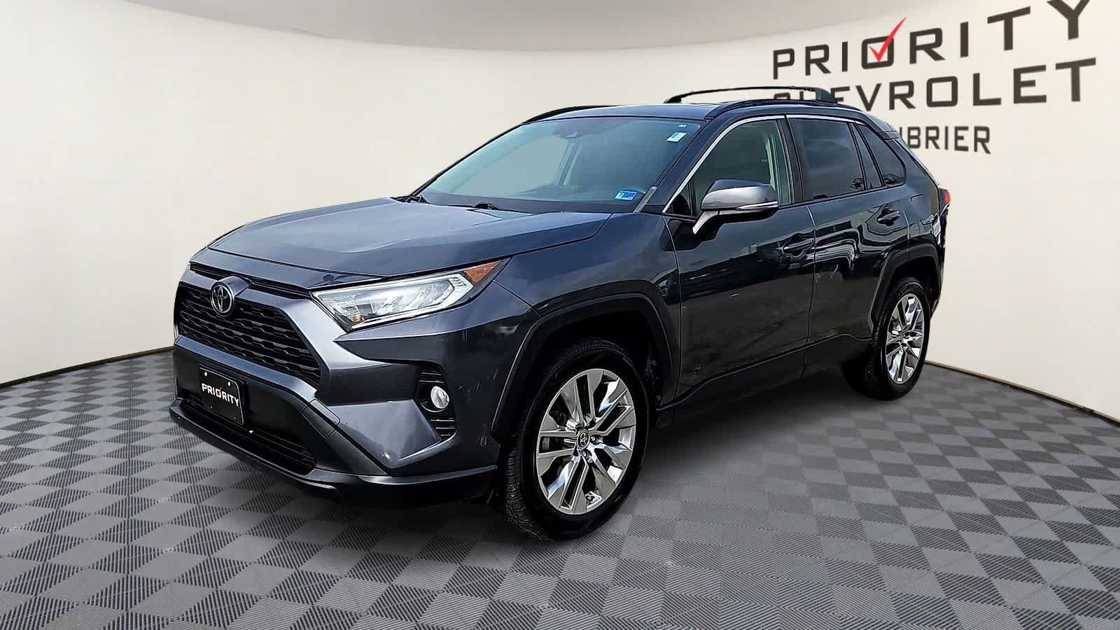 Used 2019 Toyota RAV4 XLE Premium w/ Cold Weather Package AWD/4WD image 4