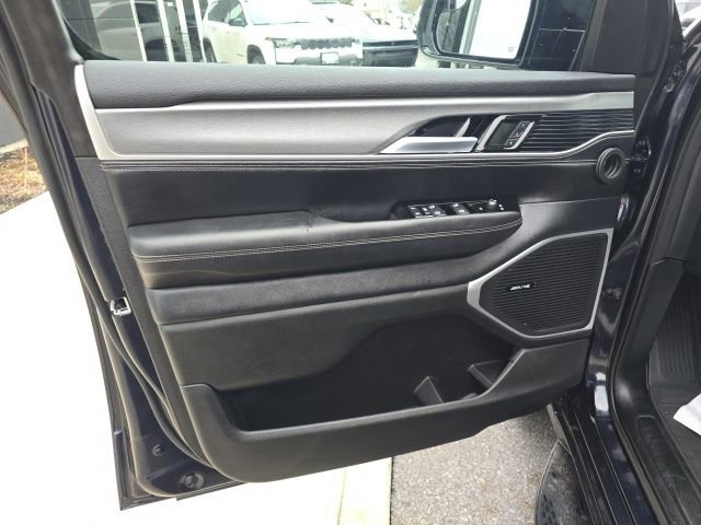 Certified 2025 Jeep Wagoneer Series II w/ Convenience Group I image 10