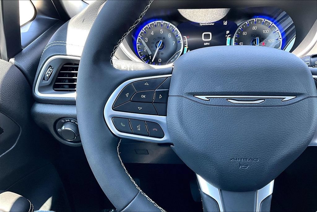 New 2027 Chrysler Pacifica Select FWD image 6