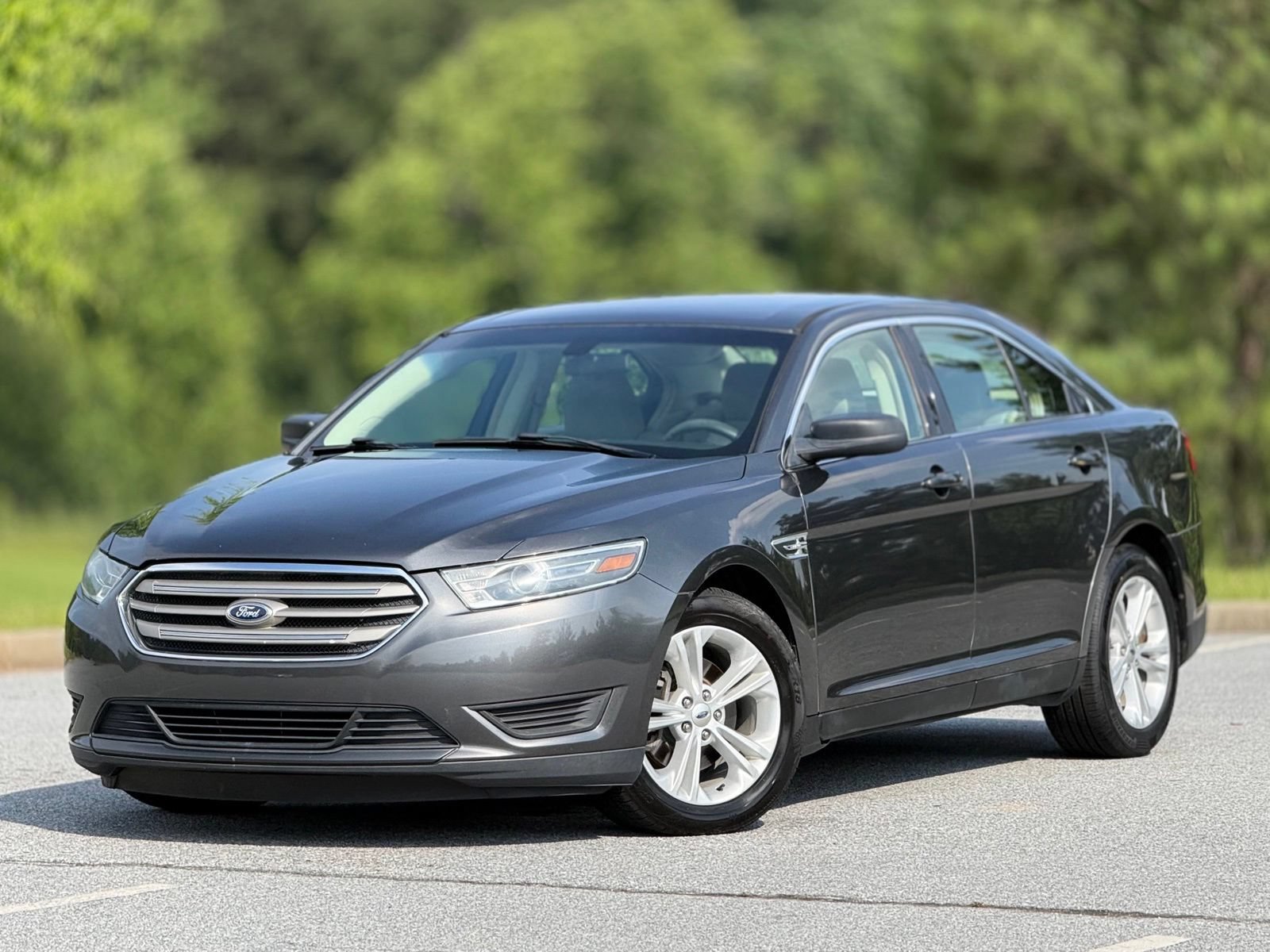 Used 2016 Ford Taurus SE FWD image 8