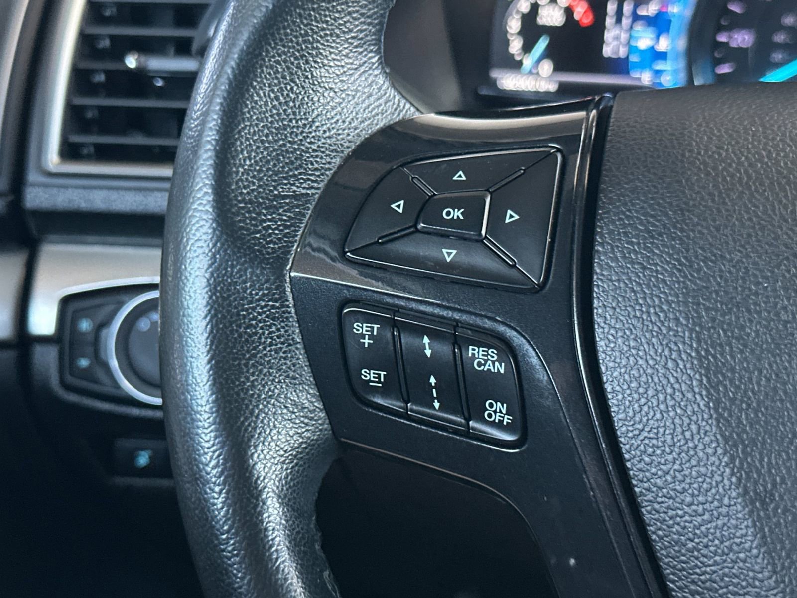 Used 2018 Ford Explorer XLT w/ Equipment Group 202A FWD image 27