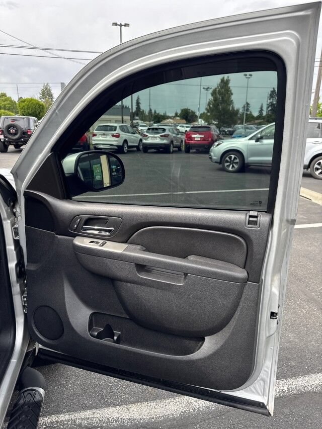 Used 2010 Chevrolet Tahoe LT AWD/4WD image 16