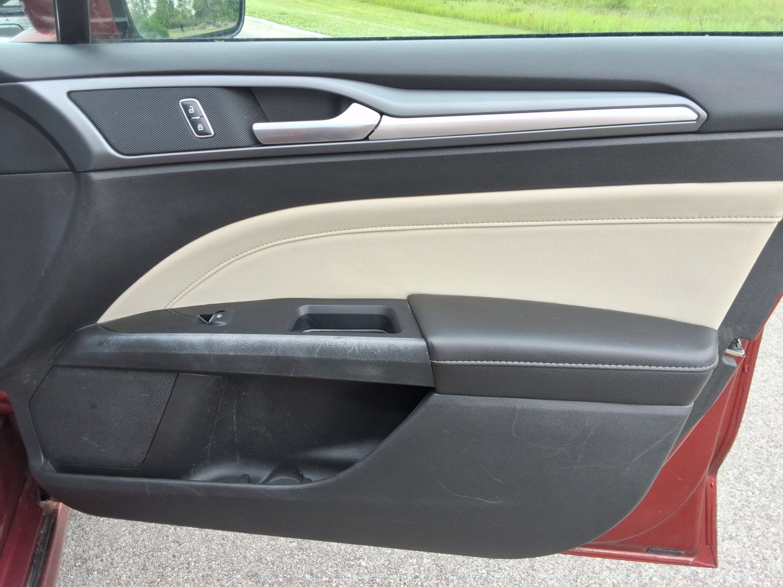 Used 2014 Ford Fusion Titanium FWD image 25