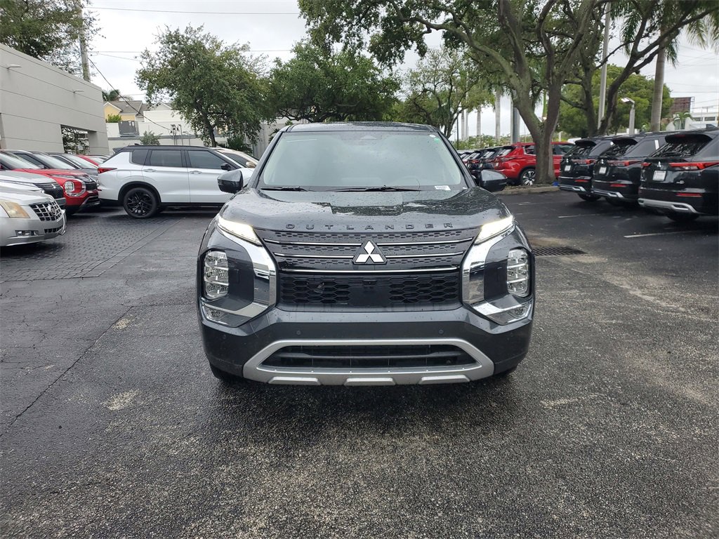 New 2025 Mitsubishi Outlander SE image 2