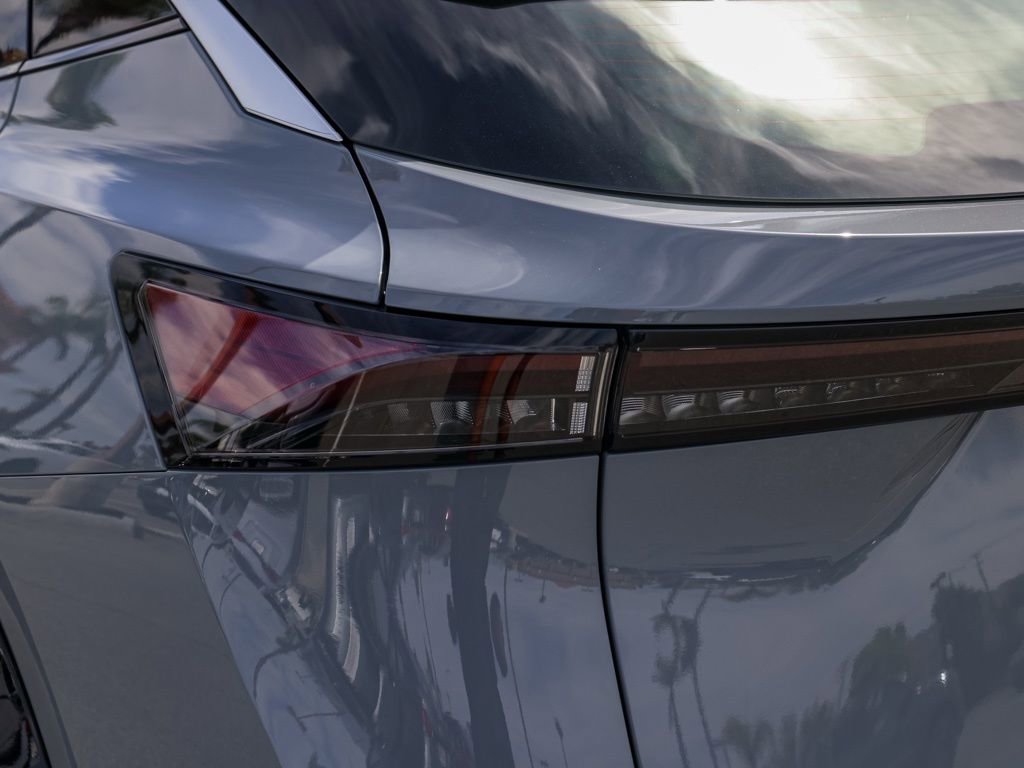 Used 2024 Nissan Ariya FWD image 7