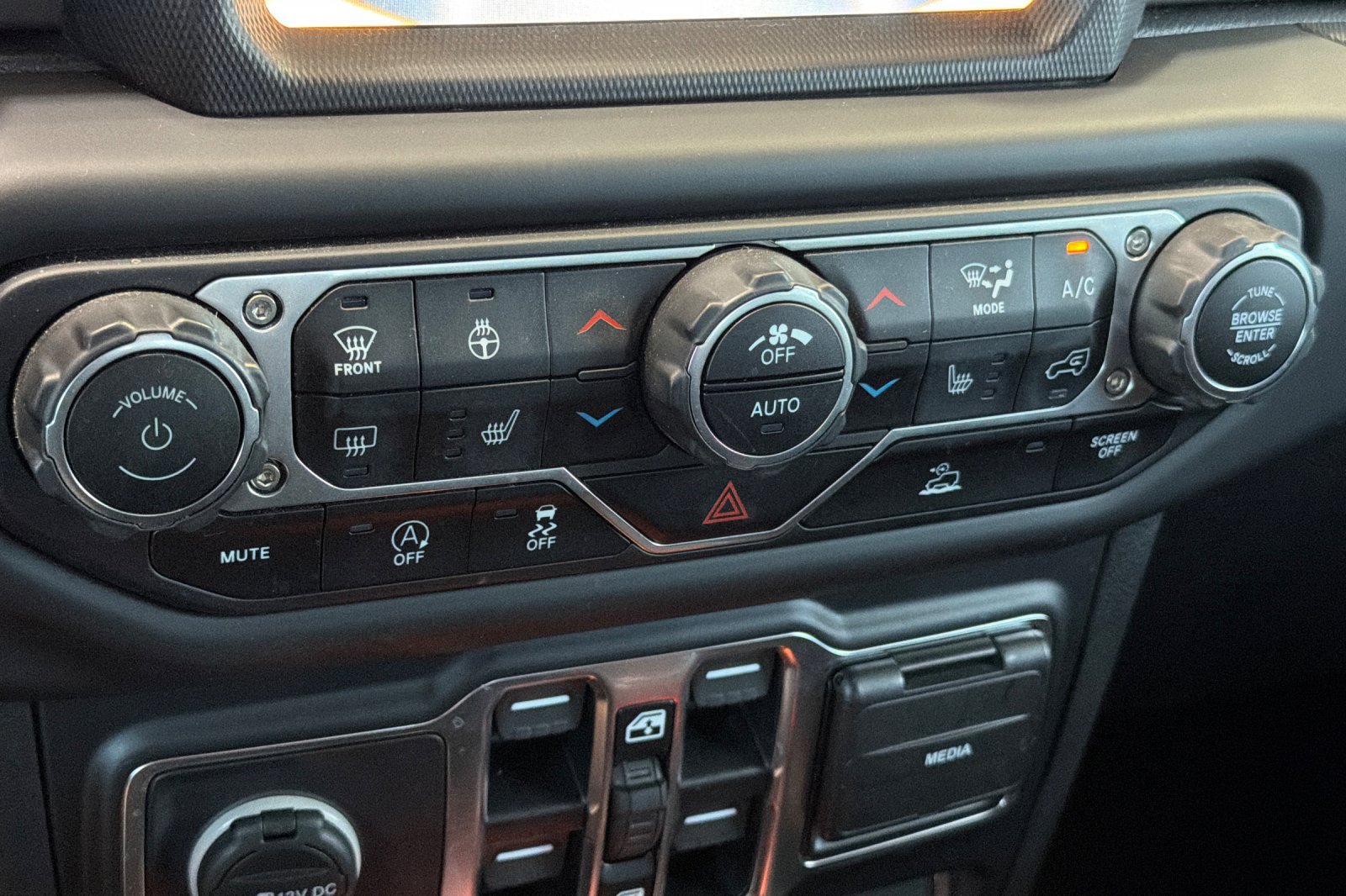 Used 2021 Jeep Gladiator Rubicon AWD/4WD image 19