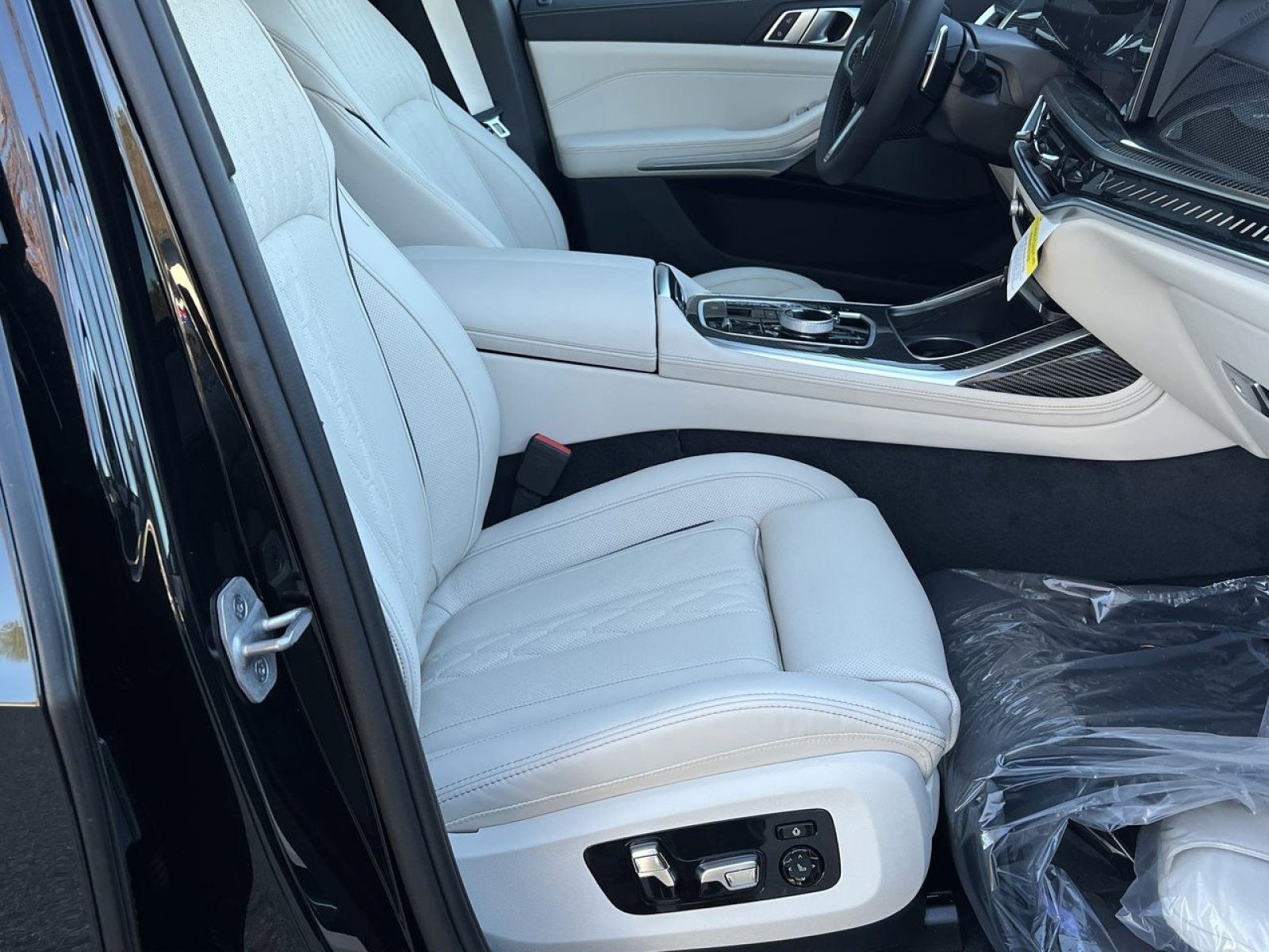 Used 2025 BMW X7 M60i image 26