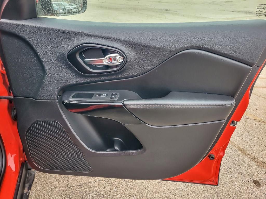 Used 2021 Jeep Cherokee Latitude Plus image 23