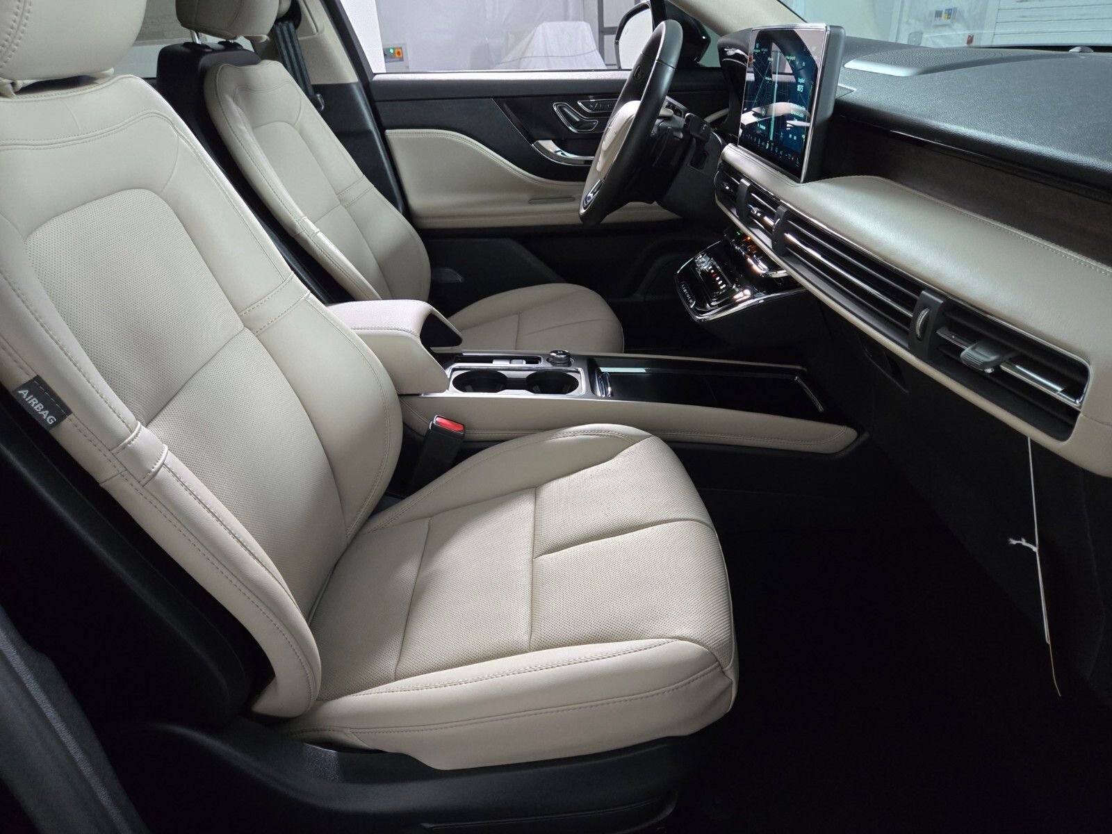 New 2026 Lincoln Corsair Reserve w/ Jet Appearance Package image 19