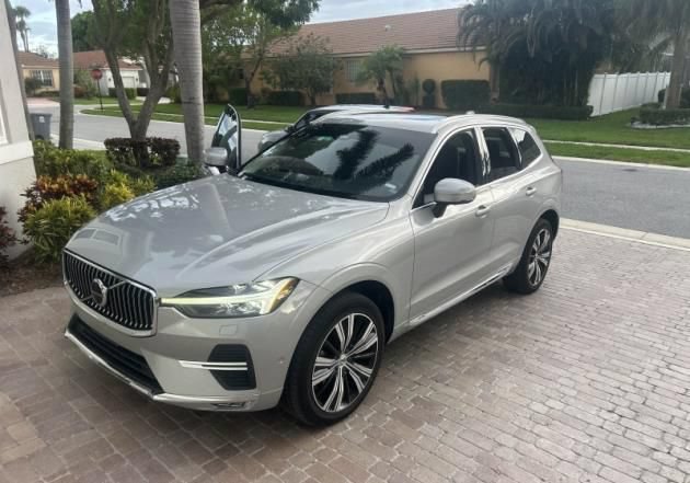Used 2023 Volvo XC60 B5 Plus w/ Climate Package AWD/4WD image 3