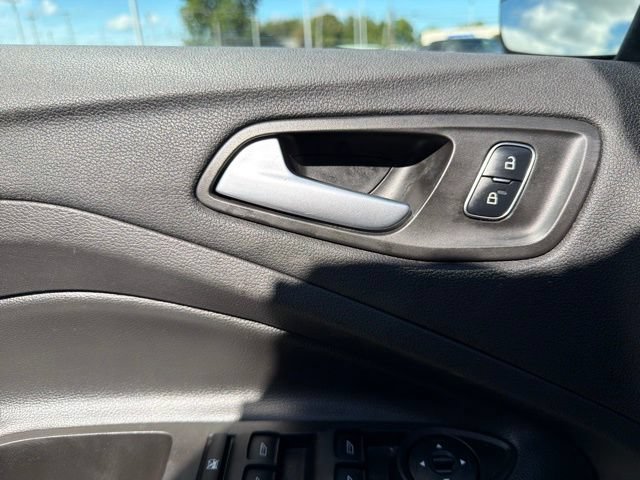 Used 2017 Ford Escape SE FWD image 19