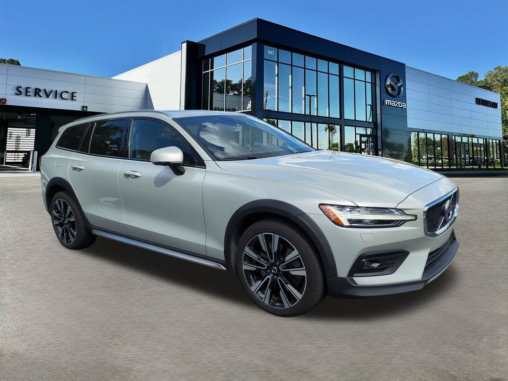 Used 2022 Volvo V60 T5 Cross Country w/ Lounge Package AWD/4WD image 2