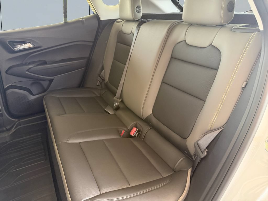 New 2026 Chevrolet Trax ACTIV w/ Sunroof Package FWD image 16