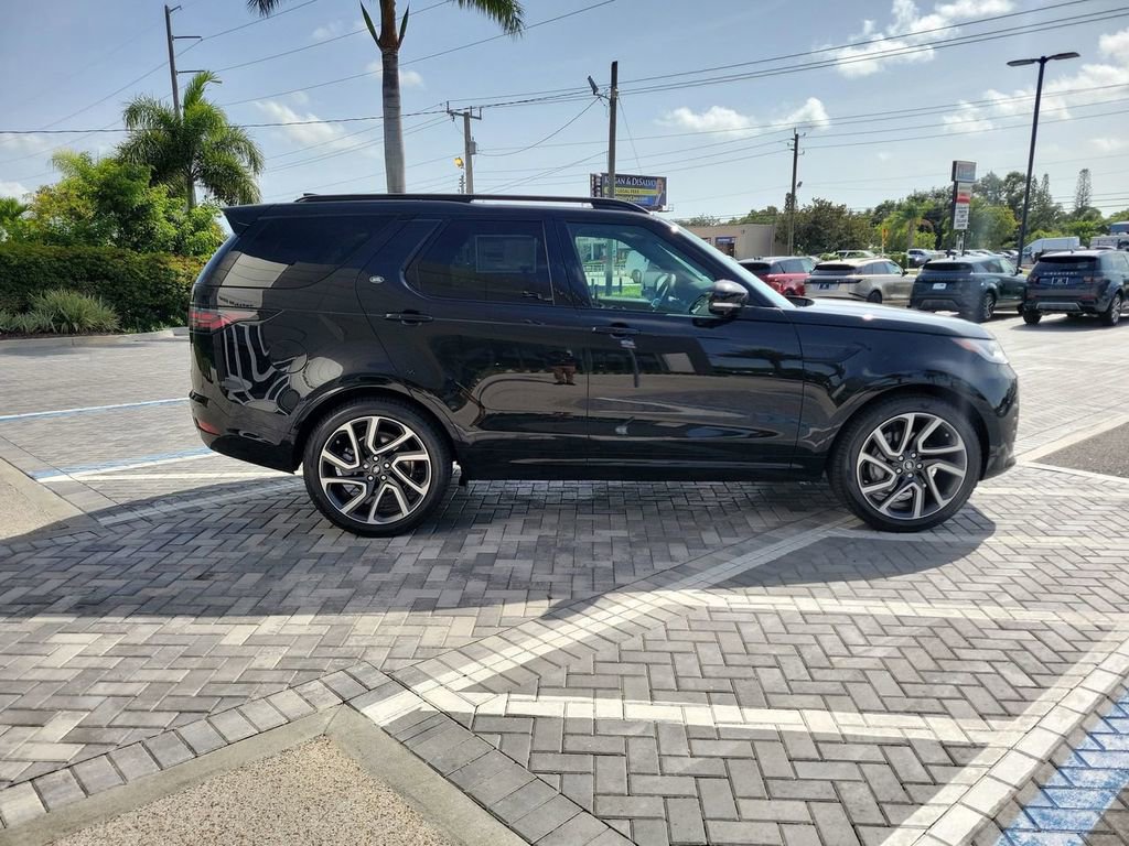 Used 2025 Land Rover Discovery Dynamic SE AWD/4WD image 6