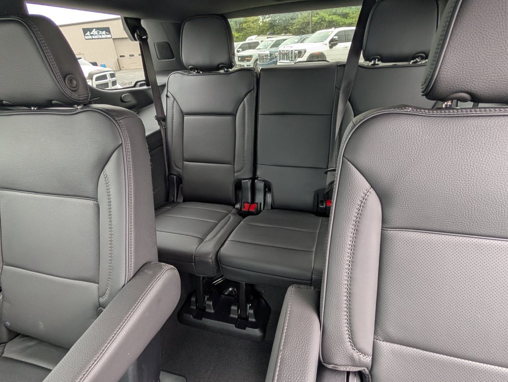 Used 2026 GMC Yukon Denali w/ Sun & Power Step Package AWD/4WD image 8