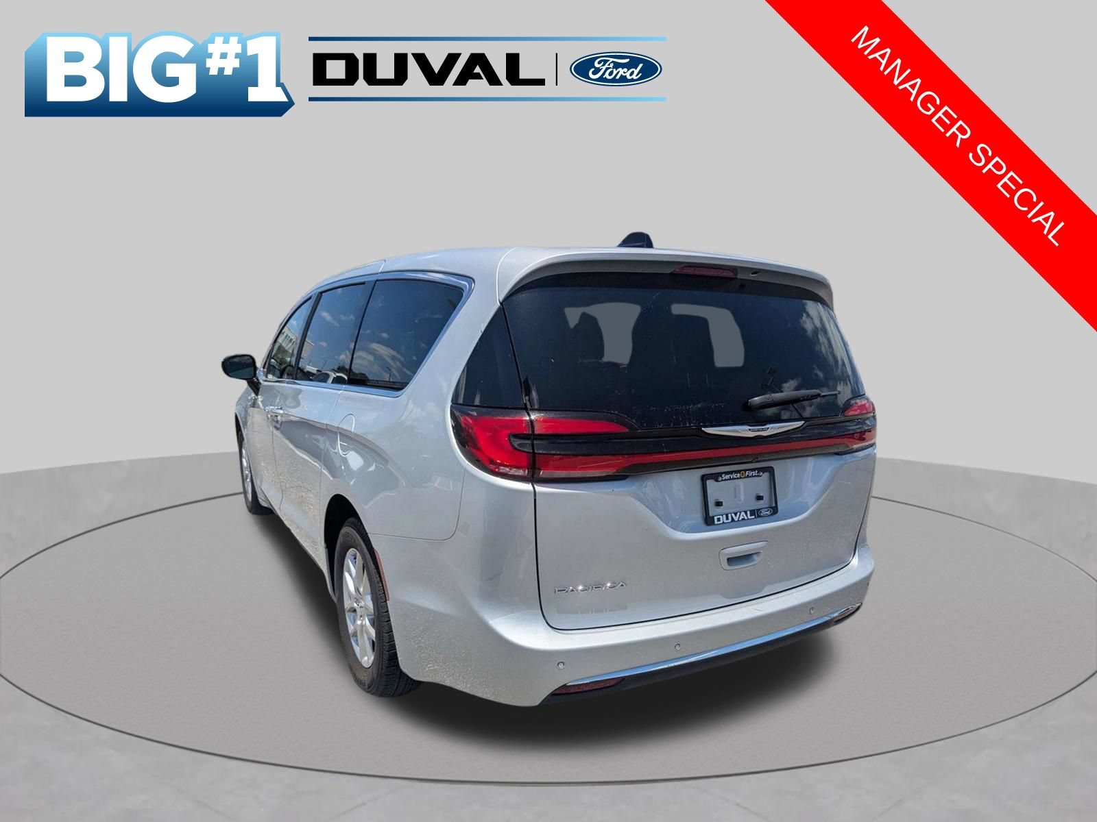 Used 2024 Chrysler Pacifica Touring-L FWD image 6