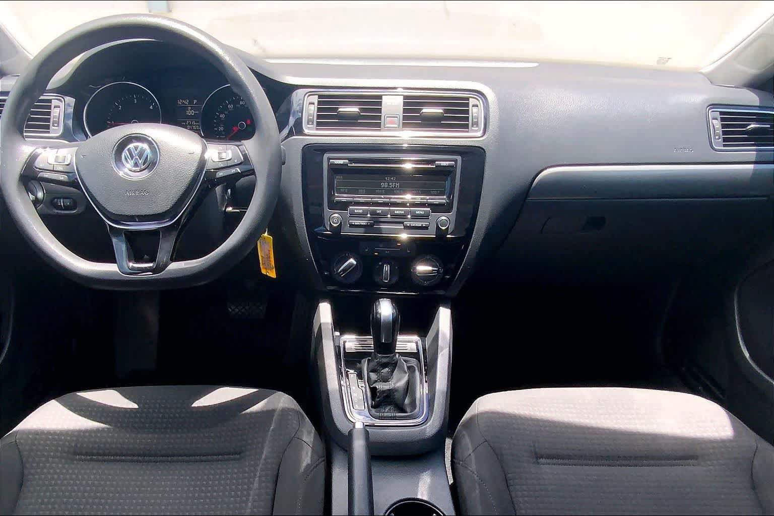 Used 2015 Volkswagen Jetta TDI S FWD image 10