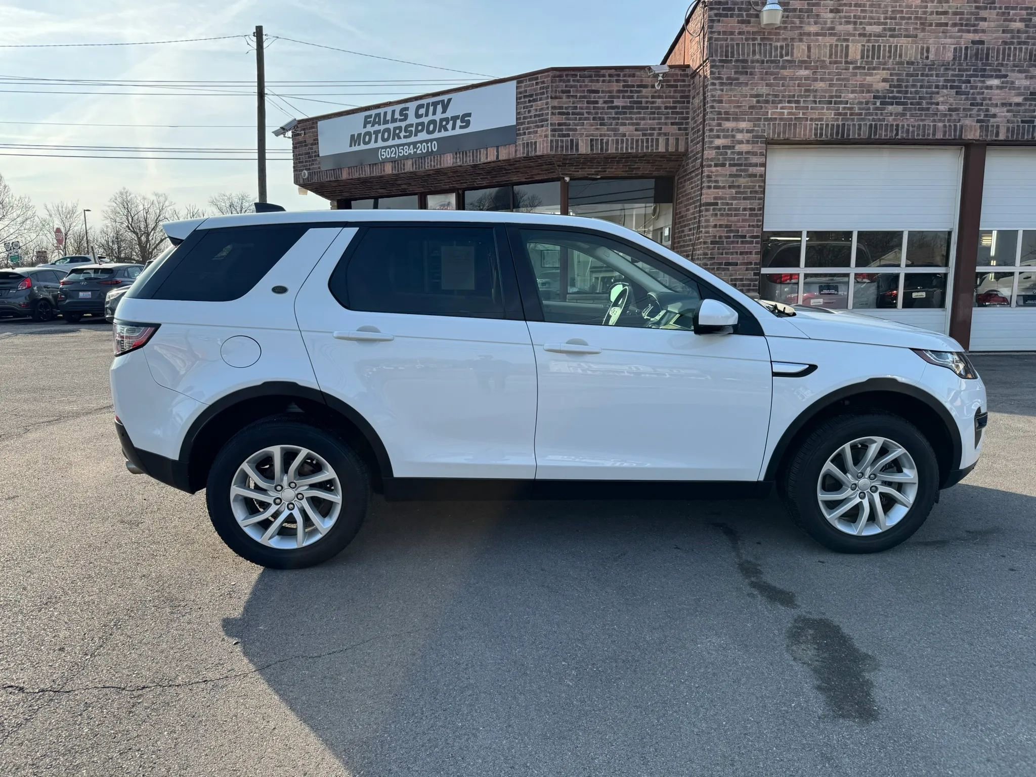 Used 2018 Land Rover Discovery Sport HSE image 19