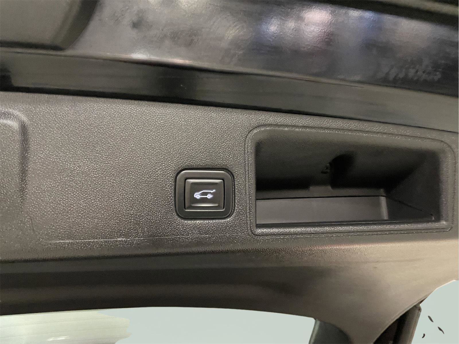 Used 2023 GMC Terrain SLT w/ LPO, Floor Liner Package image 10