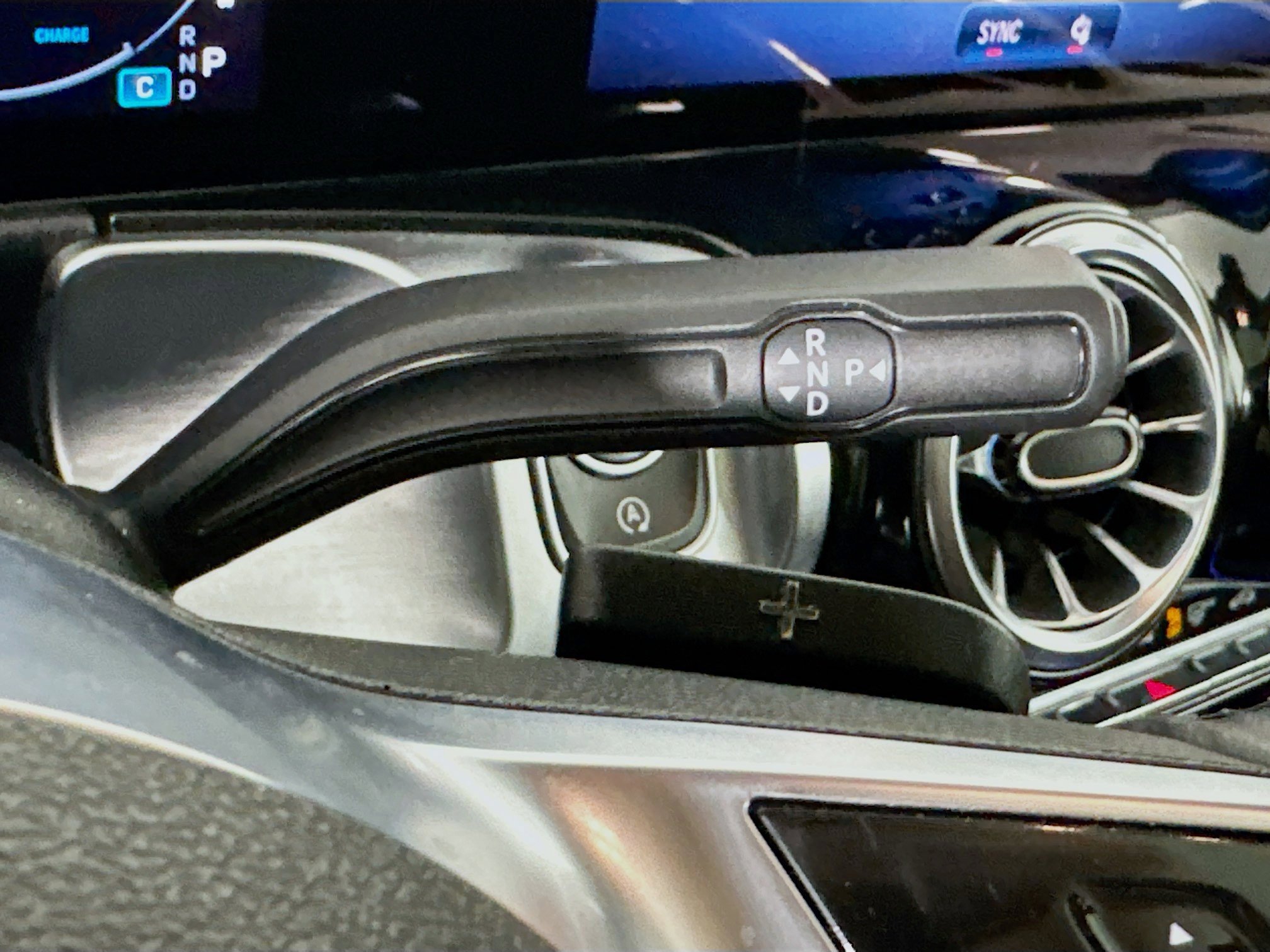 Used 2024 Mercedes-Benz GLB 250 4MATIC image 25