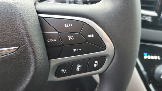 Certified 2024 Chrysler Pacifica Touring-L FWD image 11