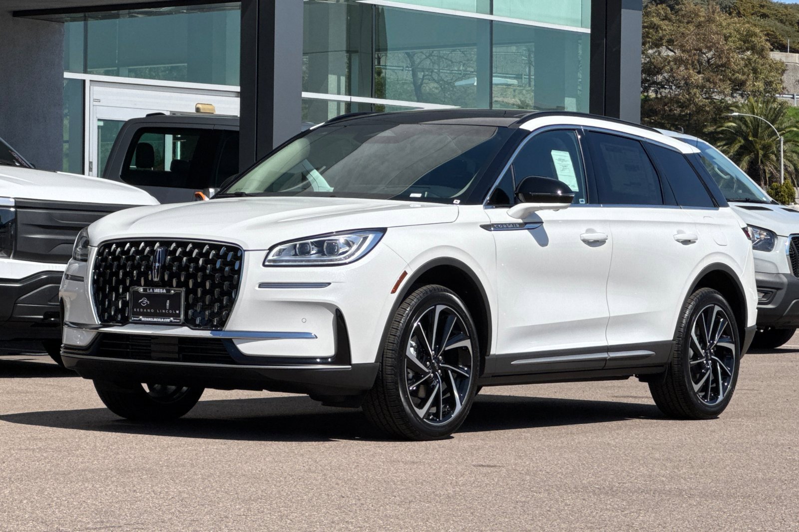 New 2025 Lincoln Corsair Reserve w/ Equipment Group 202A image 7