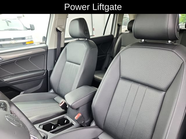 Used 2022 Volkswagen Tiguan SE w/ Panoramic Sunroof Package AWD/4WD image 22
