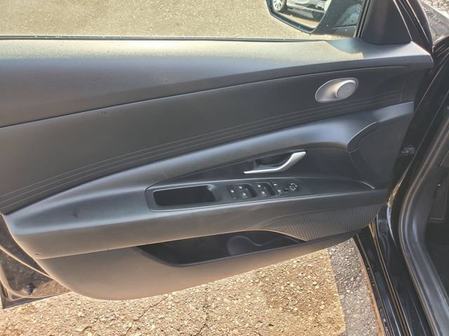 Used 2023 Hyundai Elantra SEL FWD image 8