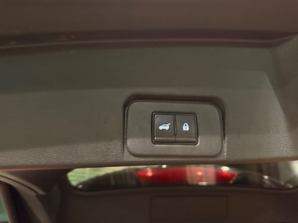 Used 2023 Nissan Rogue SV w/ SV Premium B Package image 12