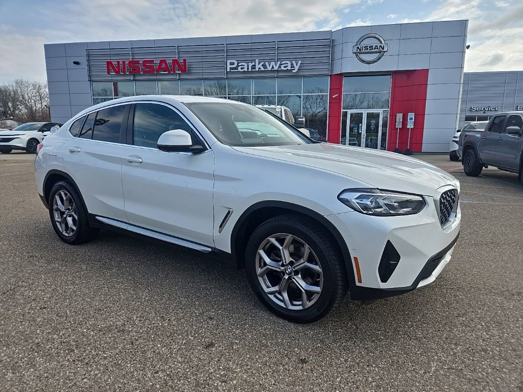 Used 2022 BMW X4 xDrive30i w/ Premium Package AWD/4WD image 1